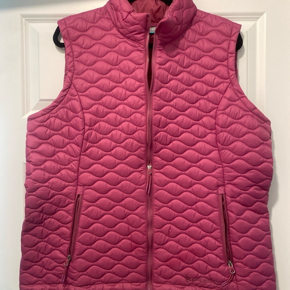 Free Country Women's Fuchsia Quilted Vest